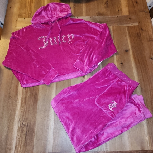 Juicy Couture Other - Juicy Couture XL cherry rose velour hooded cropped pants  sleepwear set nwt